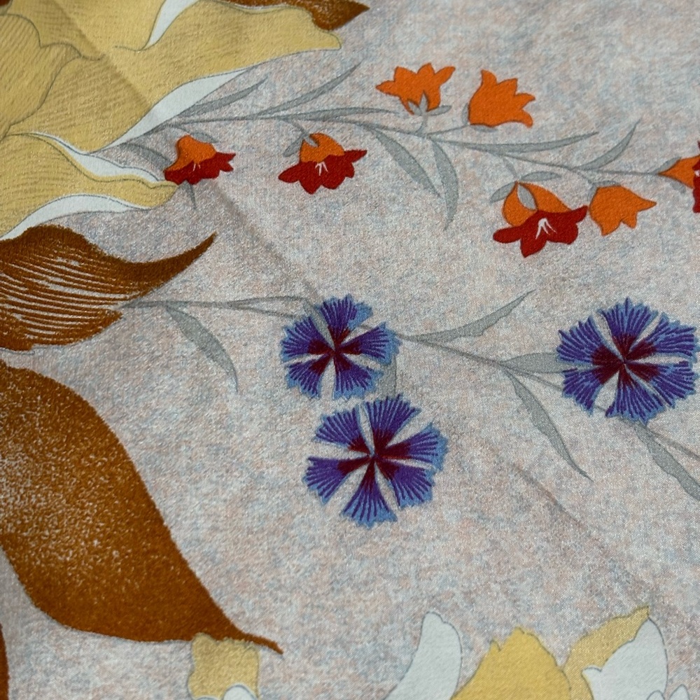 VNTG 60s/70s Christian Dior Silk Floral Scarf w Ecru Backround made in Italy - Picture 8 of 14